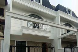 Ready to Use! Luxury House LT 80m2 Desain Modern di Fatmawati Ready to Use! Luxury House LT 80m2 Desain Modern di Fatmawati