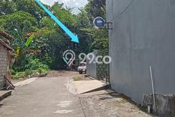 Lahan Dijual Lokasi Strategis di Yogyakarta dengan Luas 140m2 Lahan Dijual Lokasi Strategis di Yogyakarta dengan Luas 140m2