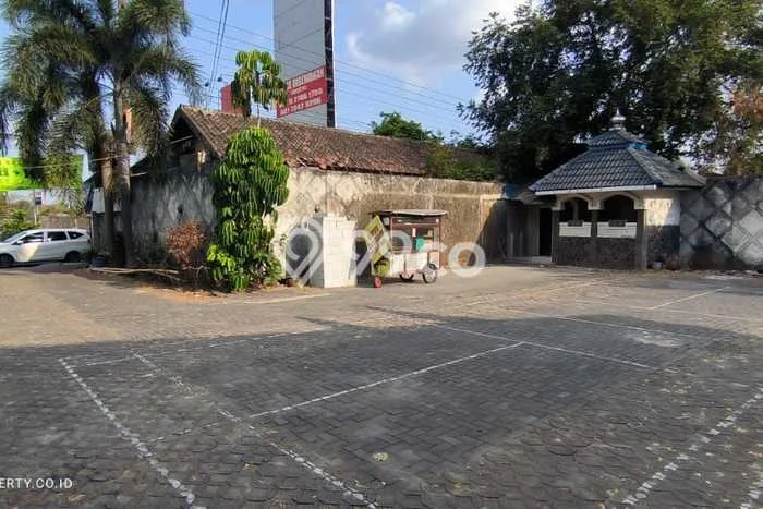LOKASI STRATEGIS! Kantor di Mlati, Luas 450m2m², Area Komersial, Mainroad LOKASI STRATEGIS! Kantor di Mlati, Luas 450m2m², Area Komersial, Mainroad