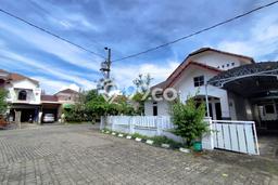 LOKASI TERBAIK! Rumah kawasan Depok, 3 KT, Lingkungan Elite, Luas 297m2m² Bangunan 150m2m² LOKASI TERBAIK! Rumah kawasan Depok, 3 KT, Lingkungan Elite, Luas 297m2m² Bangunan 150m2m²