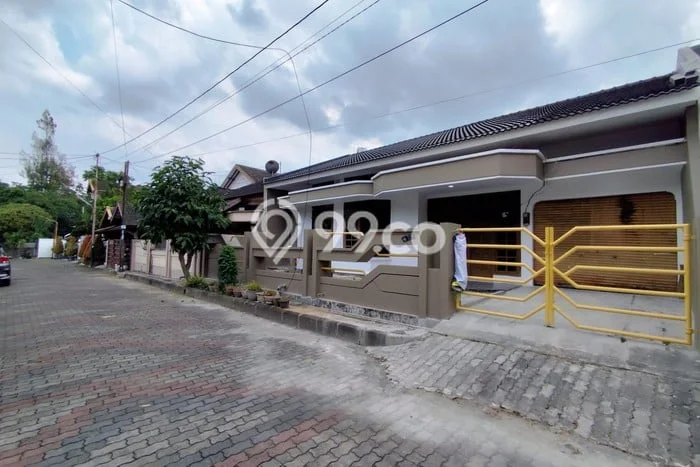 SPECIAL PRICE! Rumah di Kasihan, 4 KT, Akses Mudah Pusat Kota, Luas 200m2m² LB 150m2m² SPECIAL PRICE! Rumah di Kasihan, 4 KT, Akses Mudah Pusat Kota, Luas 200m2m² LB 150m2m²