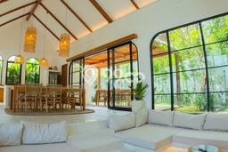 FOR SALE! Vila Kawasan , Luas 433m2m², Lokasi Strategis FOR SALE! Vila Kawasan , Luas 433m2m², Lokasi Strategis