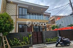 Ready to Use! Premium House LT 160m2 Desain Elegan di Jombang Ready to Use! Premium House LT 160m2 Desain Elegan di Jombang