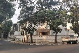 Hunian Impian Modern! Rumah 2 Lantai di Kebayoran Baru, Jakarta Selatan, LT 490m² LB 600m² Hunian Impian Modern! Rumah 2 Lantai di Kebayoran Baru, Jakarta Selatan, LT 490m² LB 600m²