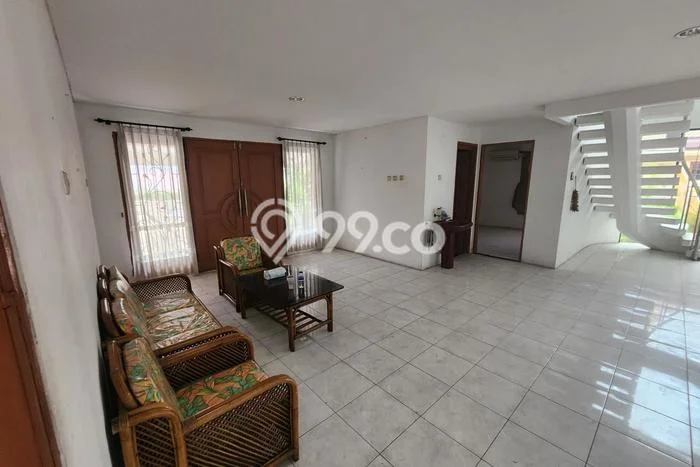 Ready to Use! Luxury House LT 339m2 Desain Elegan di Green garden Ready to Use! Luxury House LT 339m2 Desain Elegan di Green garden