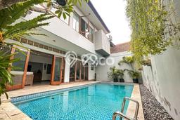 Available 3 Bedrooms Spacious Semi Villa In Kerobokan Available 3 Bedrooms Spacious Semi Villa In Kerobokan