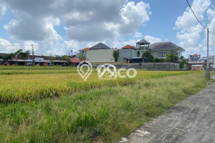 Properti Terbaik! Vila Kawasan , Dimensi 200m2m², Lingkungan Asri dan tenang Properti Terbaik! Vila Kawasan , Dimensi 200m2m², Lingkungan Asri dan tenang