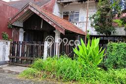 Rumah Tua Hitung Tanah Strategis Dekat Tol Gayungan Surabaya Rumah Tua Hitung Tanah Strategis Dekat Tol Gayungan Surabaya