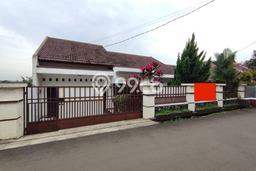 Rumah Modern 3 Kamar Terawat di Kompleks Perumahan Pamulang, Tangerang Selatan Rumah Modern 3 Kamar Terawat di Kompleks Perumahan Pamulang, Tangerang Selatan