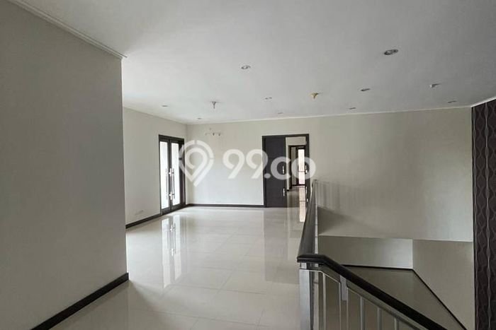 UNIT LANGKA! Rumah di Graha, 6 KT, View Kota, Luas 450m2m² Bangunan 600m2m² UNIT LANGKA! Rumah di Graha, 6 KT, View Kota, Luas 450m2m² Bangunan 600m2m²