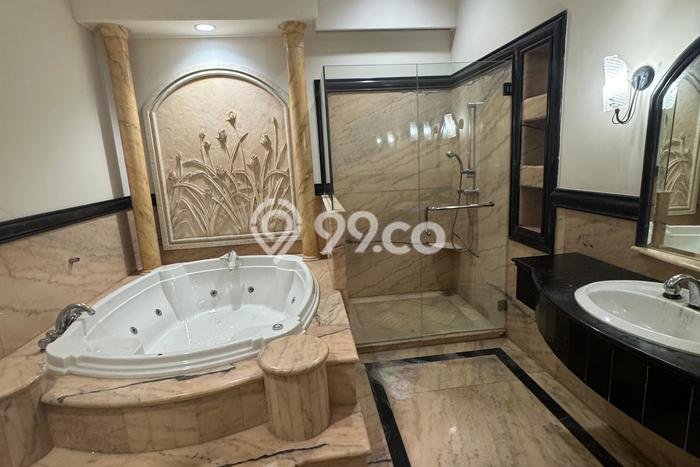Hunian Mewah LB 900m2 Siap Huni Desain Elegan di Pakuwon Indah, Surabaya Hunian Mewah LB 900m2 Siap Huni Desain Elegan di Pakuwon Indah, Surabaya