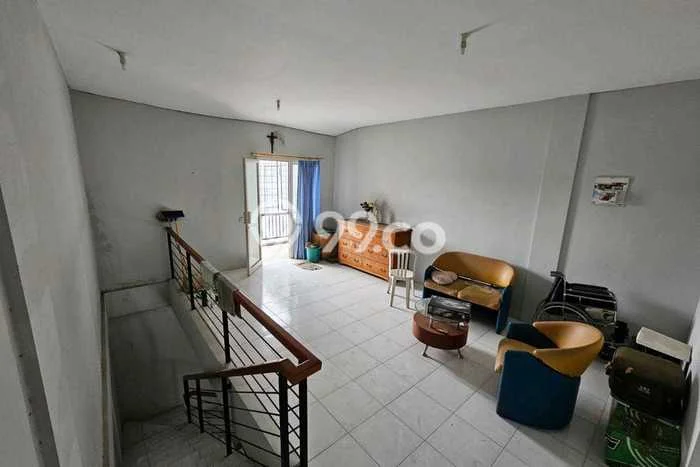 Unit Ruko Dijual di Surabaya LT 76m2 & LB 140m2 Unit Ruko Dijual di Surabaya LT 76m2 & LB 140m2