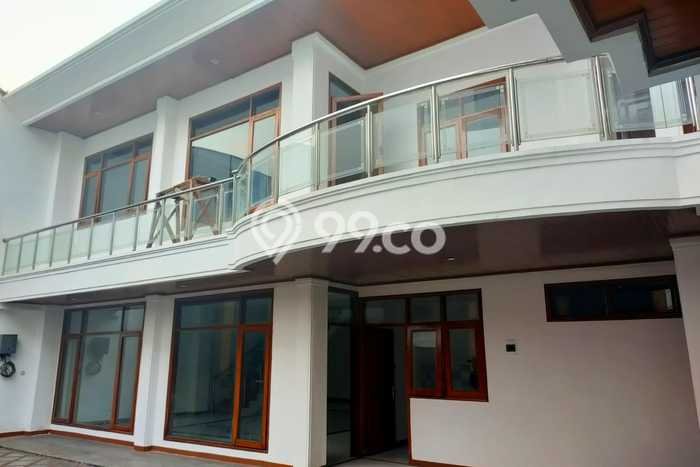 Rumah Elit Modern Tanpa Renovasi di Taman Holis Indah Bandung Rumah Elit Modern Tanpa Renovasi di Taman Holis Indah Bandung
