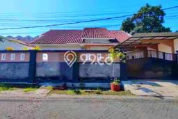 Hunian Elit LB 300m2 Siap Pakai Desain Elegan di Kutisari, Surabaya Hunian Elit LB 300m2 Siap Pakai Desain Elegan di Kutisari, Surabaya