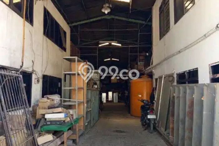 LOKASI STRATEGIS! Gudang di , Luas 440m2m², Akses Utama LOKASI STRATEGIS! Gudang di , Luas 440m2m², Akses Utama