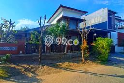 Rumah Mewah dengan 4 Kamar Tidur di Lingkungan Asri Gedangan, Sidoarjo Rumah Mewah dengan 4 Kamar Tidur di Lingkungan Asri Gedangan, Sidoarjo