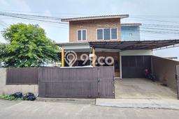 Rumah Lingkungan Asri di Cibinong, Bogor, LT 324m² LB 147m² Rumah Lingkungan Asri di Cibinong, Bogor, LT 324m² LB 147m²