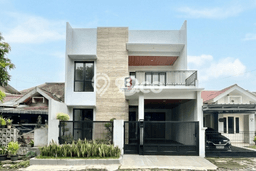 Hunian Elit LB 200m2 Siap Huni Desain Elegan di Bintaro, Tangerang Selatan Hunian Elit LB 200m2 Siap Huni Desain Elegan di Bintaro, Tangerang Selatan