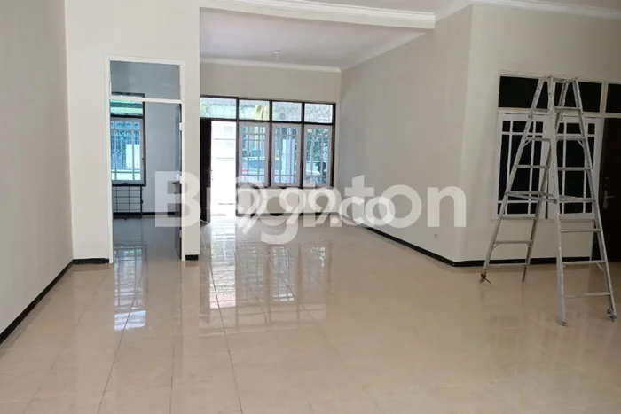 PRIME PROPERTY! Rumah di Sutorejo, 4 KT, Area Elite, LT 281m² LB 276m² PRIME PROPERTY! Rumah di Sutorejo, 4 KT, Area Elite, LT 281m² LB 276m²
