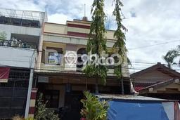 SPECIAL OFFER! Rumah Asri di Ngagel, Luas 172m² Bangunan 480m² SPECIAL OFFER! Rumah Asri di Ngagel, Luas 172m² Bangunan 480m²