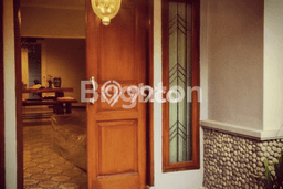 Kesempatan Emas Memiliki Rumah LT 300m² / LB 300m² di Kawasan Bisnis Rungkut, Surabaya Kesempatan Emas Memiliki Rumah LT 300m² / LB 300m² di Kawasan Bisnis Rungkut, Surabaya