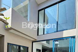 Hunian Impian Keluarga LB 200m² View Gunung di Sukomanunggal, Surabaya Hunian Impian Keluarga LB 200m² View Gunung di Sukomanunggal, Surabaya