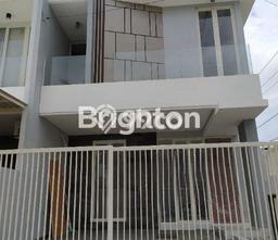 Rumah Idaman LT 120m² Dekat Pusat Kota di Manyar, Surabaya Rumah Idaman LT 120m² Dekat Pusat Kota di Manyar, Surabaya