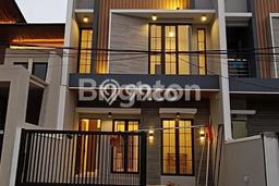Rumah Lingkungan Asri di Sutorejo, Surabaya, Luas 90m² LB 135m² Rumah Lingkungan Asri di Sutorejo, Surabaya, Luas 90m² LB 135m²