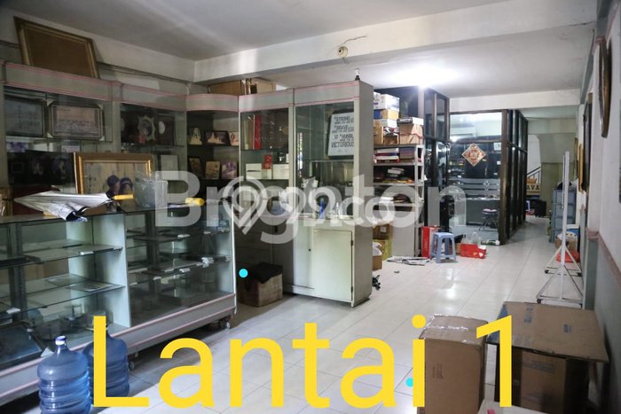 LOKASI PREMIUM! Ruko Kawasan Niaga Kawasan Mulyosari, Luas 270m², Siap Operasional LOKASI PREMIUM! Ruko Kawasan Niaga Kawasan Mulyosari, Luas 270m², Siap Operasional