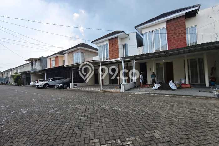 Jual Rumah Mewah Megah Dengan View Eksklusif di Gununganyar, Surabaya Jual Rumah Mewah Megah Dengan View Eksklusif di Gununganyar, Surabaya