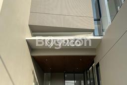 NEW LISTING! Rumah Premium area Manyar, Luas 100m² LB 175m² NEW LISTING! Rumah Premium area Manyar, Luas 100m² LB 175m²