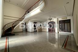 Rumah Strategis Dharma Husada, Surabaya, Luas 440m² LB 550m² Rumah Strategis Dharma Husada, Surabaya, Luas 440m² LB 550m²
