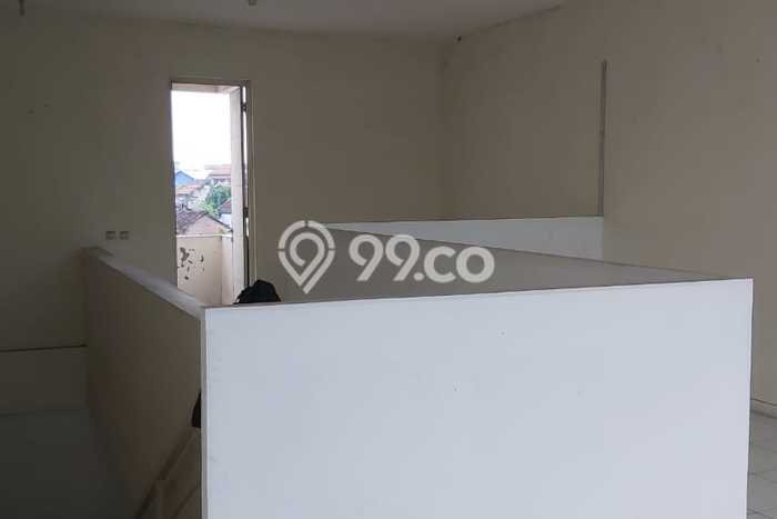Disewakan Ruko Premium di Taman, Luas 100m², Jalan Utama Disewakan Ruko Premium di Taman, Luas 100m², Jalan Utama