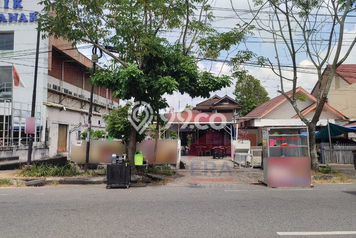 PENAWARAN TERBAIK! Rumah Strategis di Pontianak Kota, Luas 866m2m² LB 348m2m² PENAWARAN TERBAIK! Rumah Strategis di Pontianak Kota, Luas 866m2m² LB 348m2m²