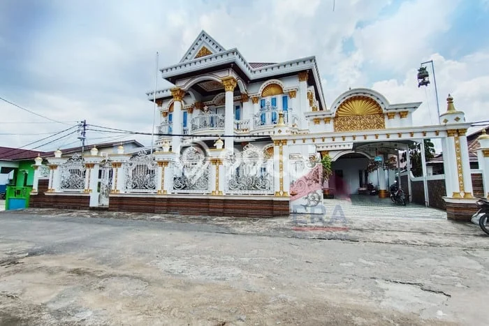 Siap Huni Rumah Mewah 7 Kamar di Pontianak Timur Dekat ke Mana Pun Siap Huni Rumah Mewah 7 Kamar di Pontianak Timur Dekat ke Mana Pun