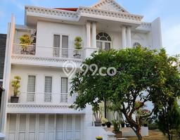 Rumah Luxury Modern Tanpa Renovasi di Pakuwon Indah Surabaya Rumah Luxury Modern Tanpa Renovasi di Pakuwon Indah Surabaya