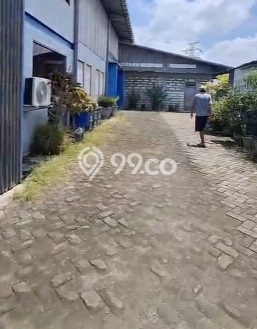 Unit Gudang Dijual di Surabaya LT 1680m2 & LB 1680m2 Unit Gudang Dijual di Surabaya LT 1680m2 & LB 1680m2