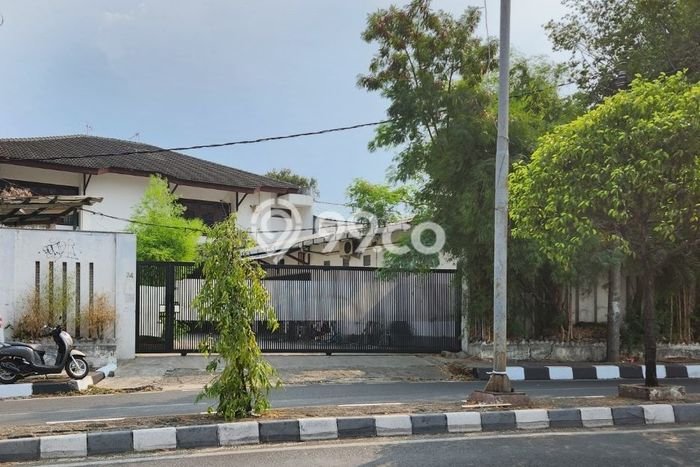 Unit Komersial Dijual di Jakarta Barat LT 519m2 & LB 400m2 Unit Komersial Dijual di Jakarta Barat LT 519m2 & LB 400m2