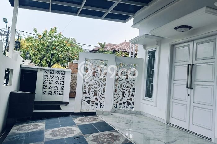 Rumah Luxury Modern Tanpa Renovasi di Joglo Jakarta Barat Rumah Luxury Modern Tanpa Renovasi di Joglo Jakarta Barat
