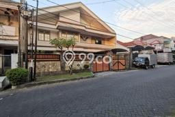 Rumah Modern LT 315m2m² Siap Huni di Kompleks Perumahan , Surabaya Rumah Modern LT 315m2m² Siap Huni di Kompleks Perumahan , Surabaya