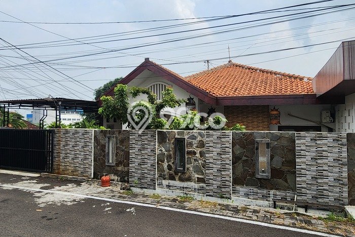 Rumah Strategis Semarang Barat, Semarang, Luas 350m2m² LB 200m2m² Rumah Strategis Semarang Barat, Semarang, Luas 350m2m² LB 200m2m²