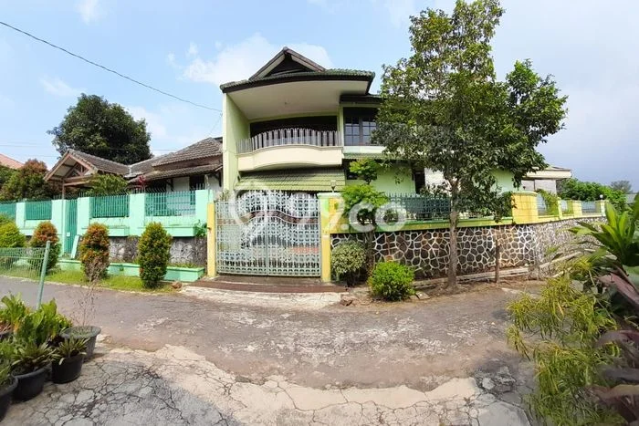 Dijual Rumah Luas Elegan Dengan View Eksklusif di Srondol, Semarang Dijual Rumah Luas Elegan Dengan View Eksklusif di Srondol, Semarang