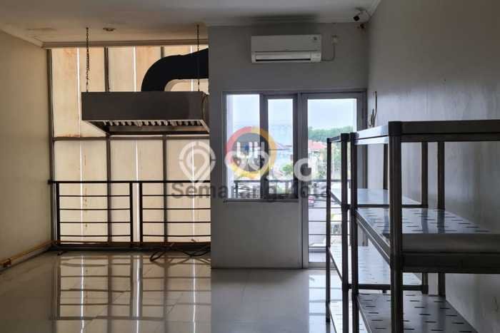 Ruko Dijual Lokasi Emas di Semarang Tengah Luas 131m2 Ruko Dijual Lokasi Emas di Semarang Tengah Luas 131m2