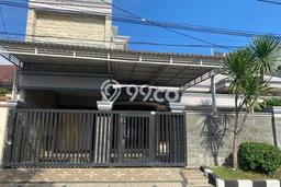 HOT PROPERTY! Rumah Premium area Sukomanunggal, Luas 375m2m² Bangunan 375m2m² HOT PROPERTY! Rumah Premium area Sukomanunggal, Luas 375m2m² Bangunan 375m2m²