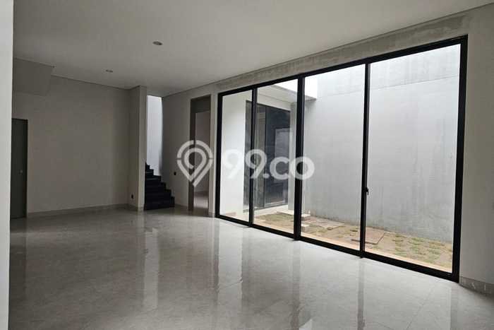 Rumah sewa siap huni 4 KT di Citraland, Surabaya Rumah sewa siap huni 4 KT di Citraland, Surabaya