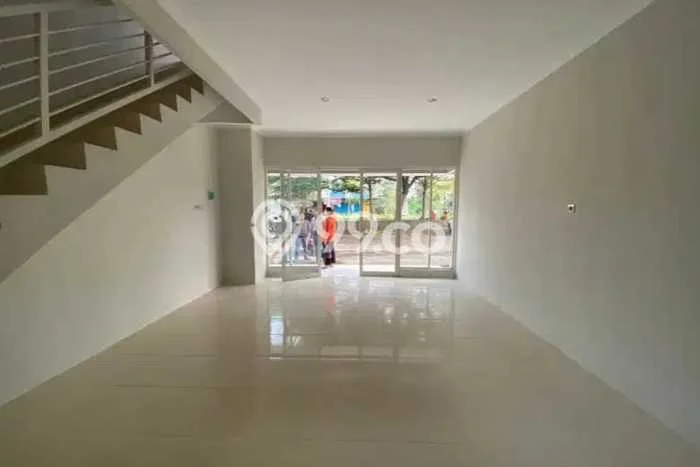LOKASI PREMIUM! Ruko di Buduran, Luas 78m2m², Mainroad, Area Bisnis LOKASI PREMIUM! Ruko di Buduran, Luas 78m2m², Mainroad, Area Bisnis