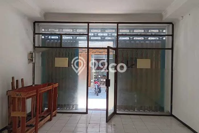 Unit Ruko Dijual di Surabaya LT 45m2 & LB 135m2 Unit Ruko Dijual di Surabaya LT 45m2 & LB 135m2