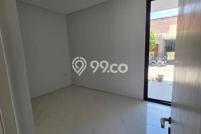 Rumah Strategis Modern Lb 160m2 di Rungkut, Surabaya Rumah Strategis Modern Lb 160m2 di Rungkut, Surabaya