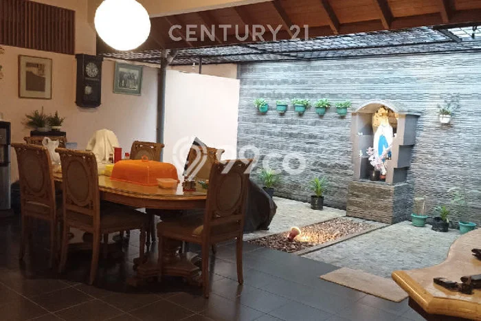 Hunian Mewah LB 200m2 Siap Pakai Desain Elegan di Pulomas, Jakarta Timur Hunian Mewah LB 200m2 Siap Pakai Desain Elegan di Pulomas, Jakarta Timur
