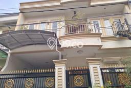 Rumah Elit Modern Tanpa Renovasi di Rawamangun Jakarta Timur Rumah Elit Modern Tanpa Renovasi di Rawamangun Jakarta Timur